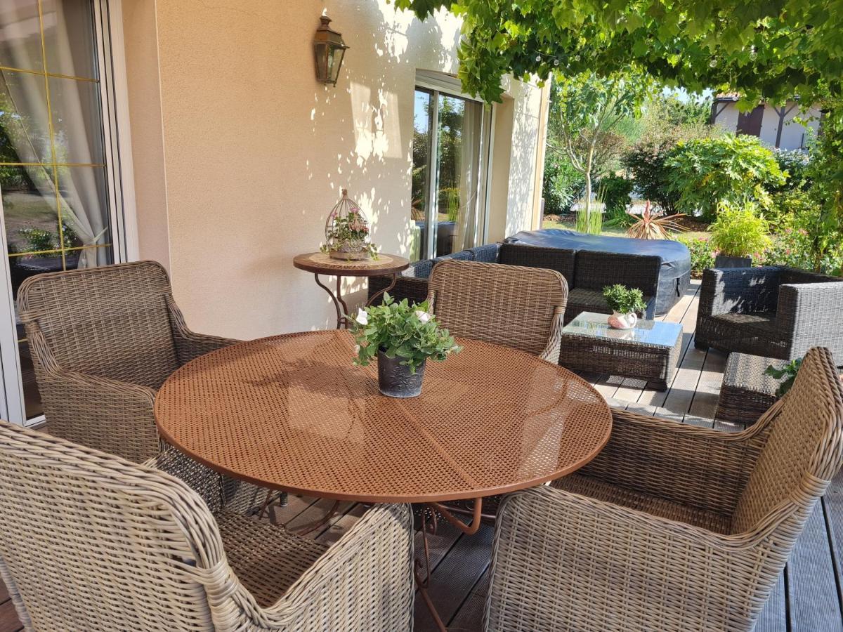 Entre Loire Et Vignobles Bed & Breakfast Lire Bagian luar foto